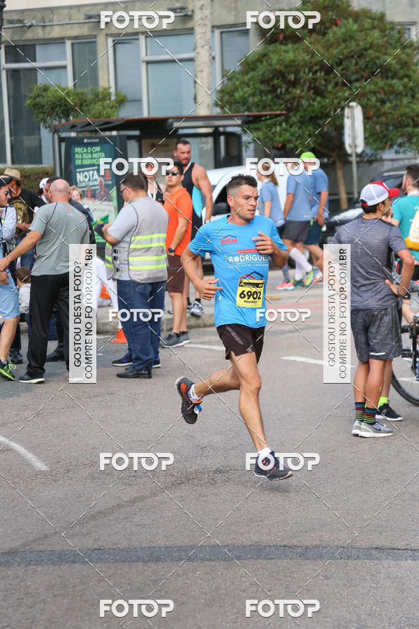 Buy your photos of the eventMeia Maratona Internacional de Curitiba 2018 on Fotop