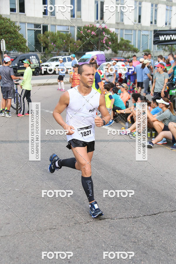 Buy your photos of the eventMeia Maratona Internacional de Curitiba 2018 on Fotop