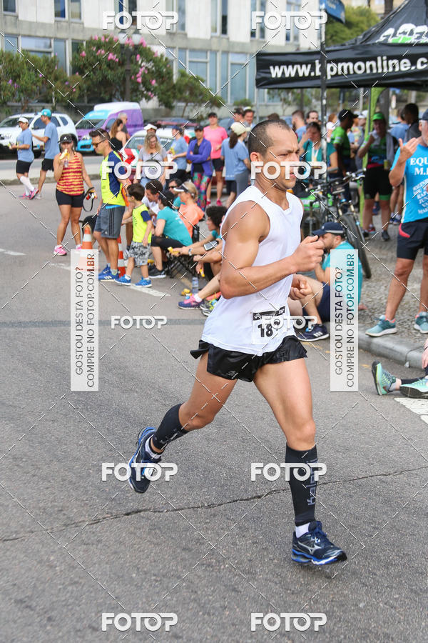 Buy your photos of the eventMeia Maratona Internacional de Curitiba 2018 on Fotop