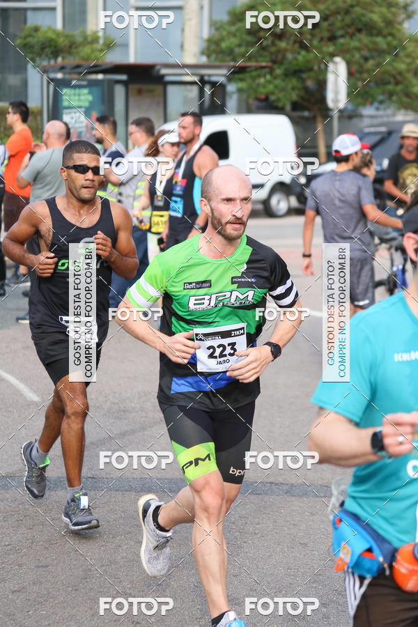 Buy your photos of the eventMeia Maratona Internacional de Curitiba 2018 on Fotop
