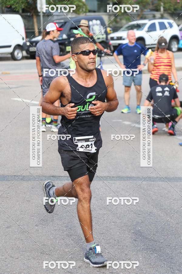 Buy your photos of the eventMeia Maratona Internacional de Curitiba 2018 on Fotop