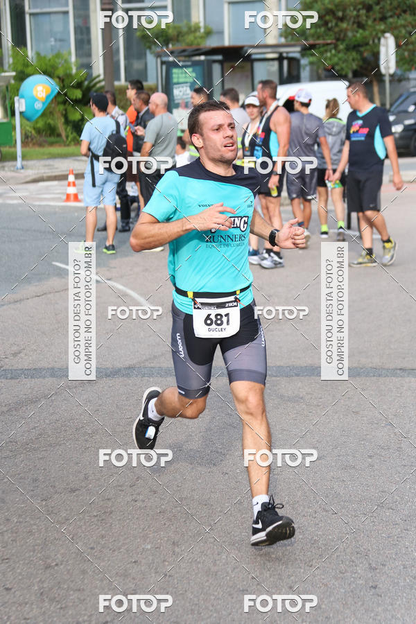 Buy your photos of the eventMeia Maratona Internacional de Curitiba 2018 on Fotop