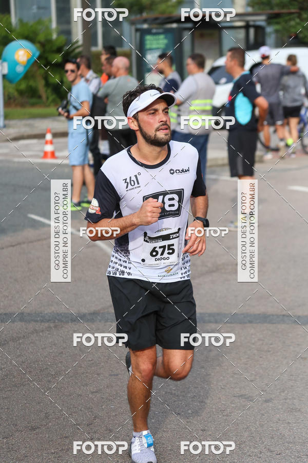 Buy your photos of the eventMeia Maratona Internacional de Curitiba 2018 on Fotop