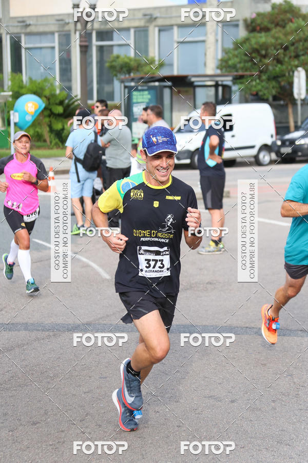 Buy your photos of the eventMeia Maratona Internacional de Curitiba 2018 on Fotop