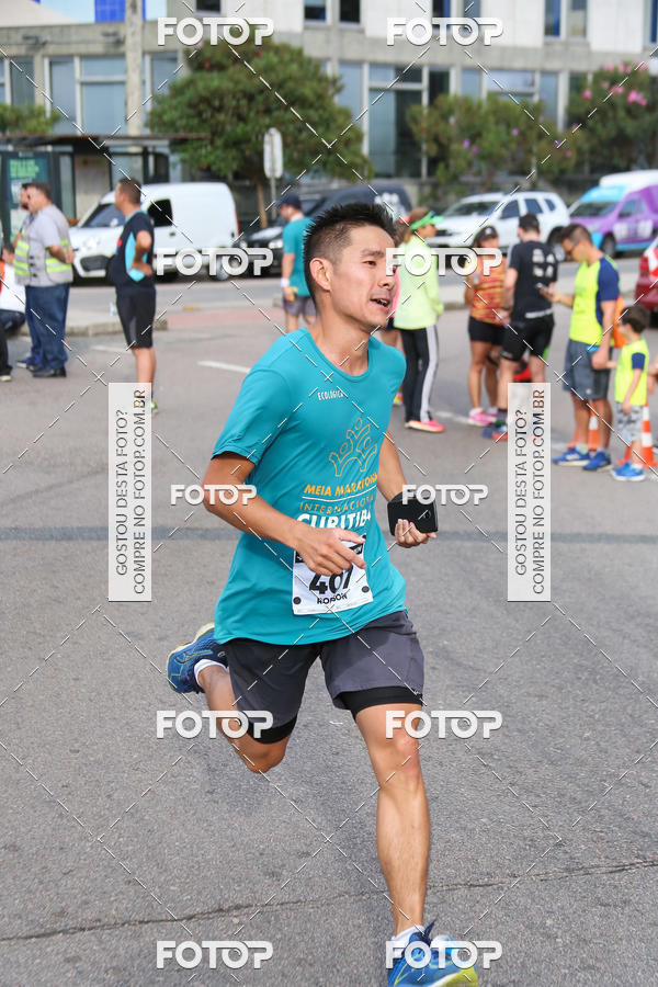 Buy your photos of the eventMeia Maratona Internacional de Curitiba 2018 on Fotop
