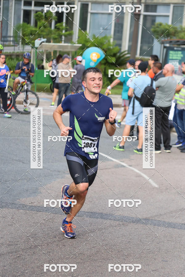 Buy your photos of the eventMeia Maratona Internacional de Curitiba 2018 on Fotop