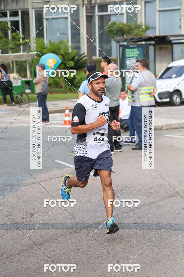 Buy your photos of the eventMeia Maratona Internacional de Curitiba 2018 on Fotop