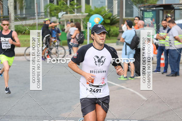 Buy your photos of the eventMeia Maratona Internacional de Curitiba 2018 on Fotop