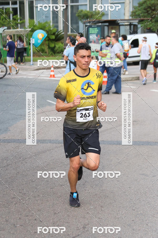 Buy your photos of the eventMeia Maratona Internacional de Curitiba 2018 on Fotop