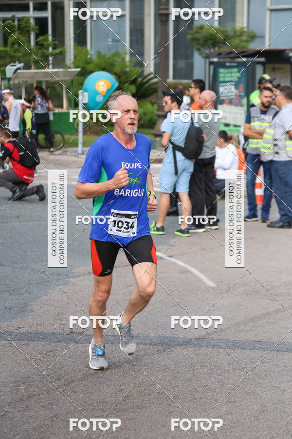 Buy your photos of the eventMeia Maratona Internacional de Curitiba 2018 on Fotop