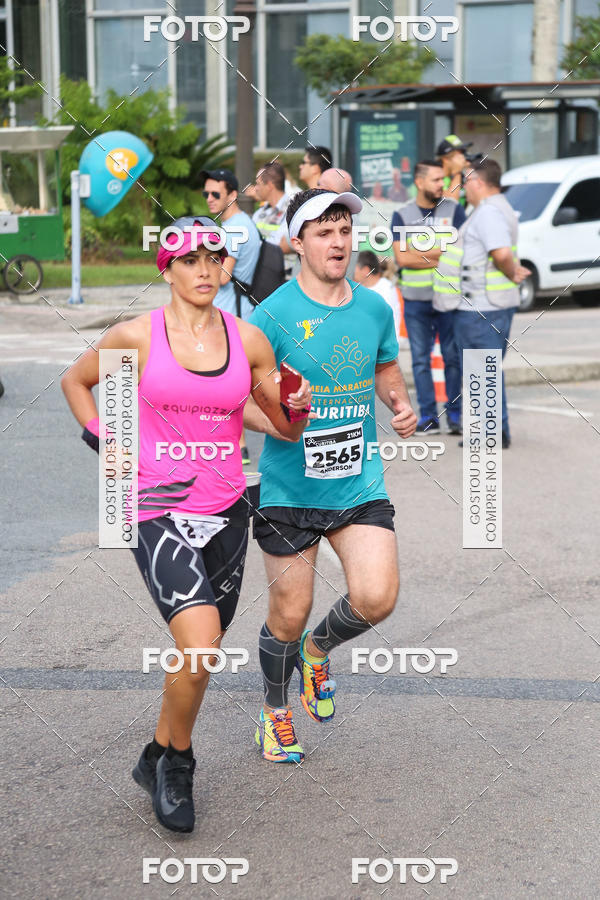 Buy your photos of the eventMeia Maratona Internacional de Curitiba 2018 on Fotop