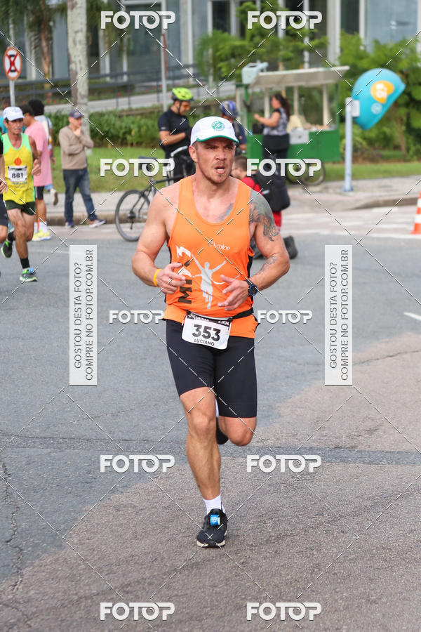 Buy your photos of the eventMeia Maratona Internacional de Curitiba 2018 on Fotop