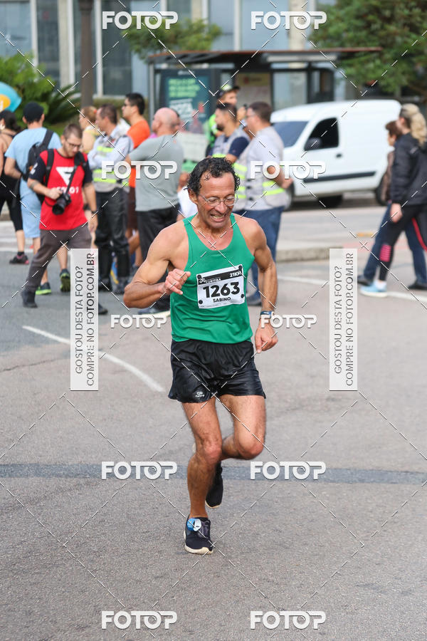 Buy your photos of the eventMeia Maratona Internacional de Curitiba 2018 on Fotop