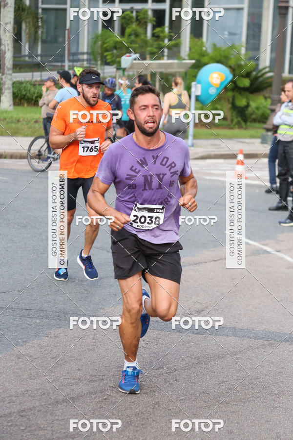 Buy your photos of the eventMeia Maratona Internacional de Curitiba 2018 on Fotop