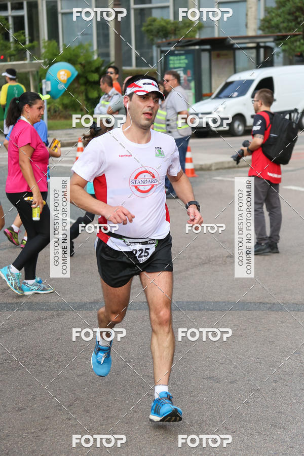 Buy your photos of the eventMeia Maratona Internacional de Curitiba 2018 on Fotop