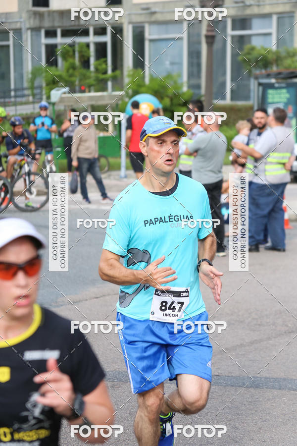 Buy your photos of the eventMeia Maratona Internacional de Curitiba 2018 on Fotop