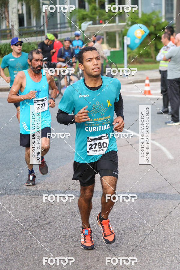 Buy your photos of the eventMeia Maratona Internacional de Curitiba 2018 on Fotop
