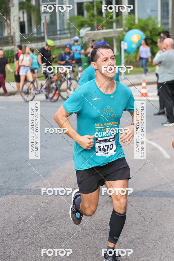 Buy your photos of the eventMeia Maratona Internacional de Curitiba 2018 on Fotop