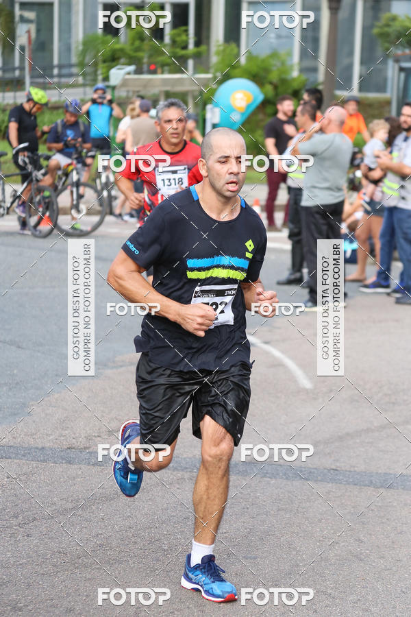 Buy your photos of the eventMeia Maratona Internacional de Curitiba 2018 on Fotop