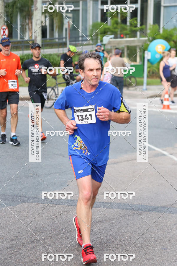 Buy your photos of the eventMeia Maratona Internacional de Curitiba 2018 on Fotop