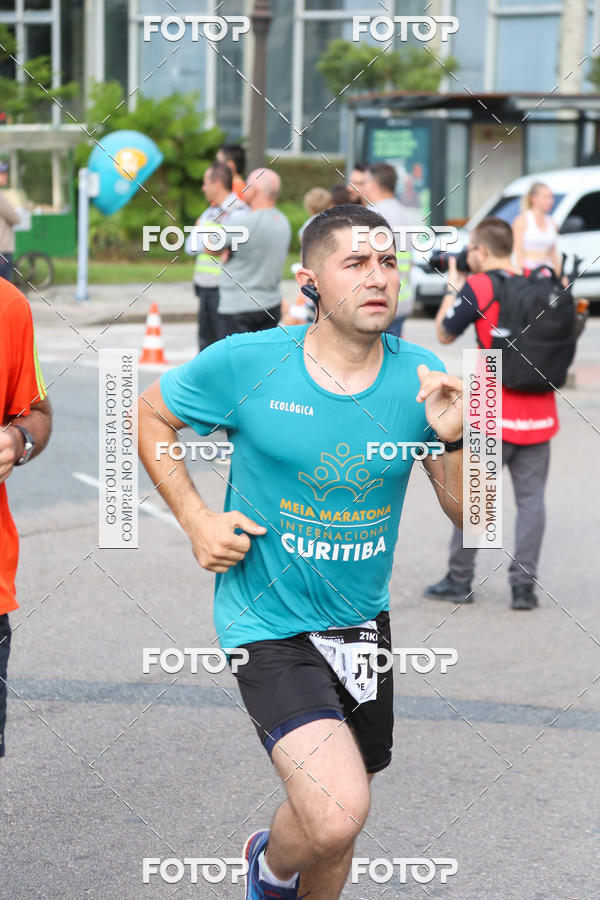 Buy your photos of the eventMeia Maratona Internacional de Curitiba 2018 on Fotop