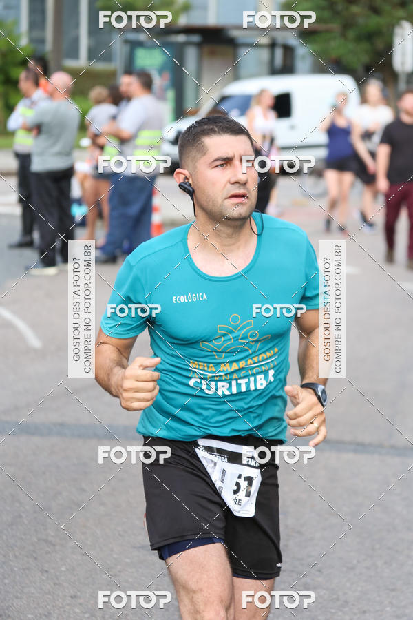Buy your photos of the eventMeia Maratona Internacional de Curitiba 2018 on Fotop