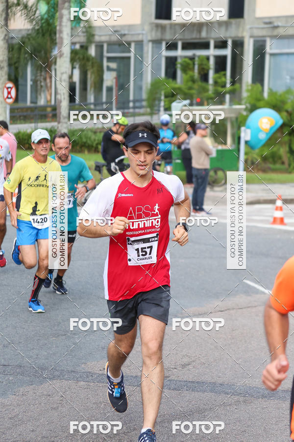 Buy your photos of the eventMeia Maratona Internacional de Curitiba 2018 on Fotop
