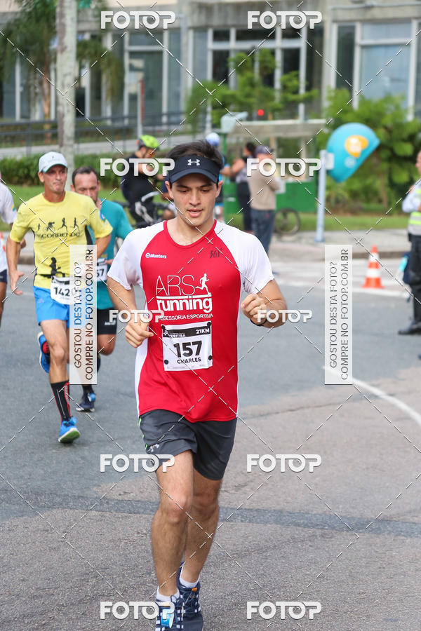Buy your photos of the eventMeia Maratona Internacional de Curitiba 2018 on Fotop