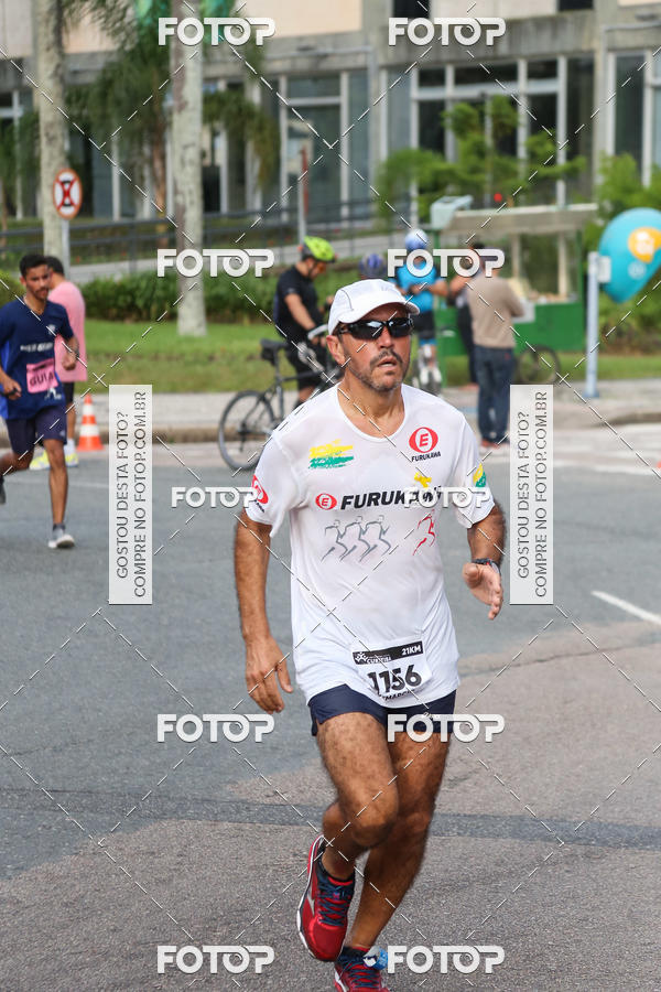 Buy your photos of the eventMeia Maratona Internacional de Curitiba 2018 on Fotop