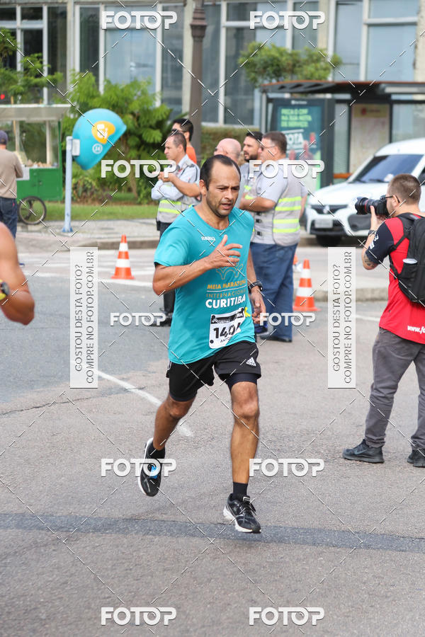 Buy your photos of the eventMeia Maratona Internacional de Curitiba 2018 on Fotop