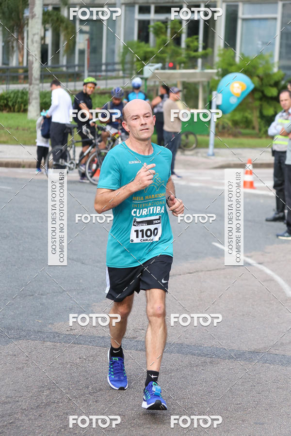 Buy your photos of the eventMeia Maratona Internacional de Curitiba 2018 on Fotop