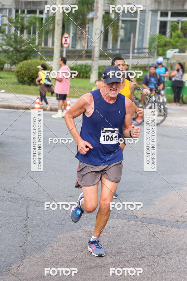 Buy your photos of the eventMeia Maratona Internacional de Curitiba 2018 on Fotop