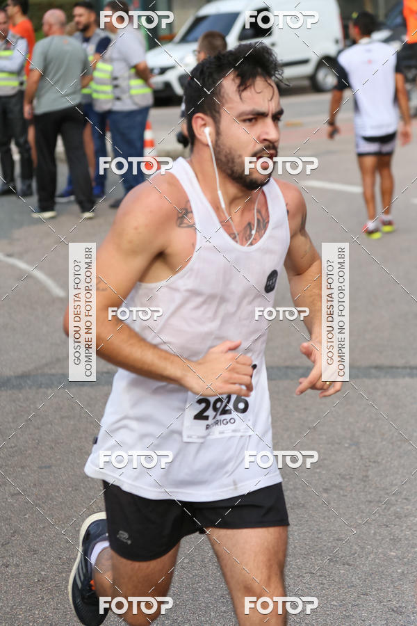 Buy your photos of the eventMeia Maratona Internacional de Curitiba 2018 on Fotop