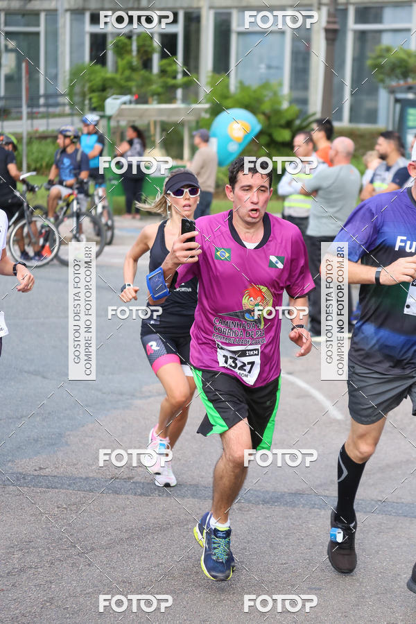 Buy your photos of the eventMeia Maratona Internacional de Curitiba 2018 on Fotop