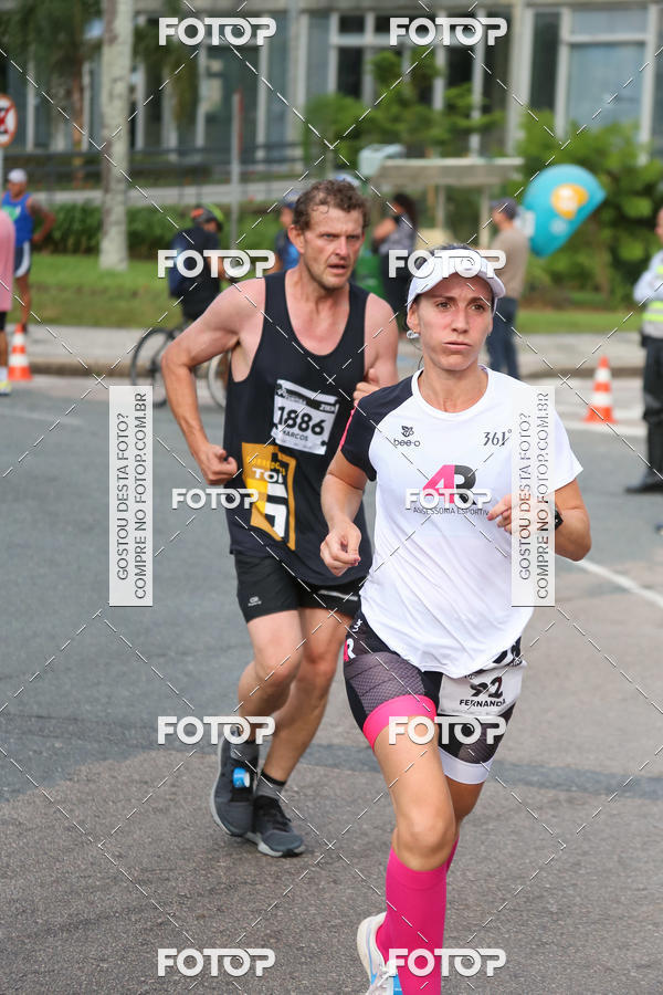 Buy your photos of the eventMeia Maratona Internacional de Curitiba 2018 on Fotop