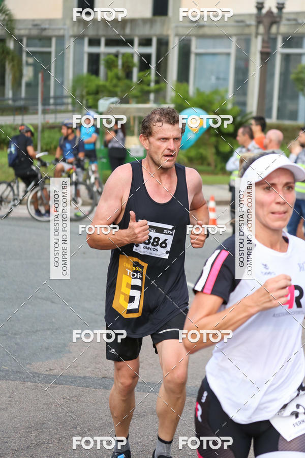 Buy your photos of the eventMeia Maratona Internacional de Curitiba 2018 on Fotop