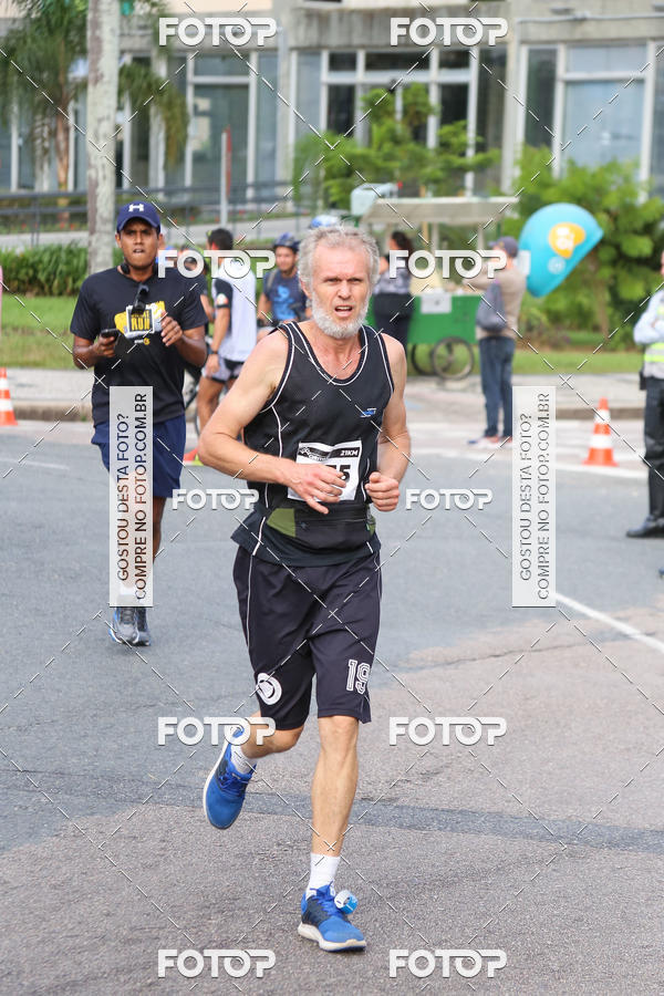 Buy your photos of the eventMeia Maratona Internacional de Curitiba 2018 on Fotop