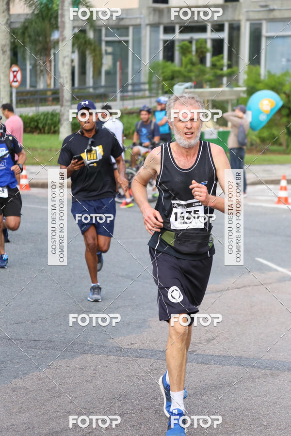 Buy your photos of the eventMeia Maratona Internacional de Curitiba 2018 on Fotop