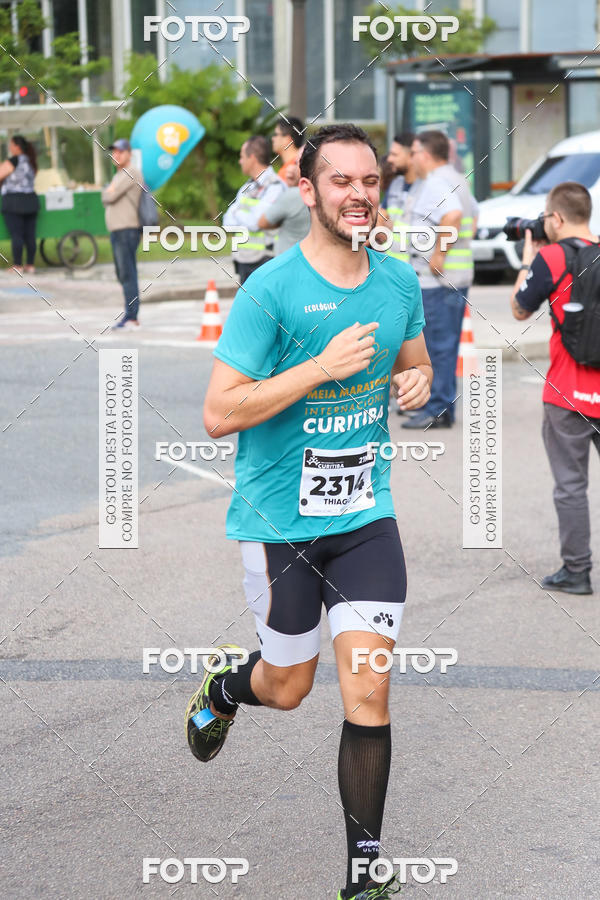 Buy your photos of the eventMeia Maratona Internacional de Curitiba 2018 on Fotop