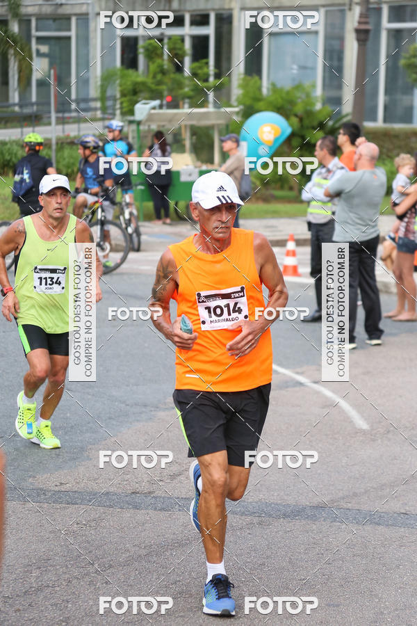 Buy your photos of the eventMeia Maratona Internacional de Curitiba 2018 on Fotop