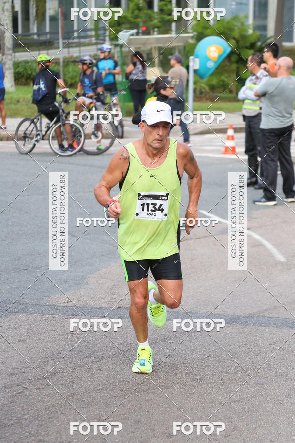 Buy your photos of the eventMeia Maratona Internacional de Curitiba 2018 on Fotop