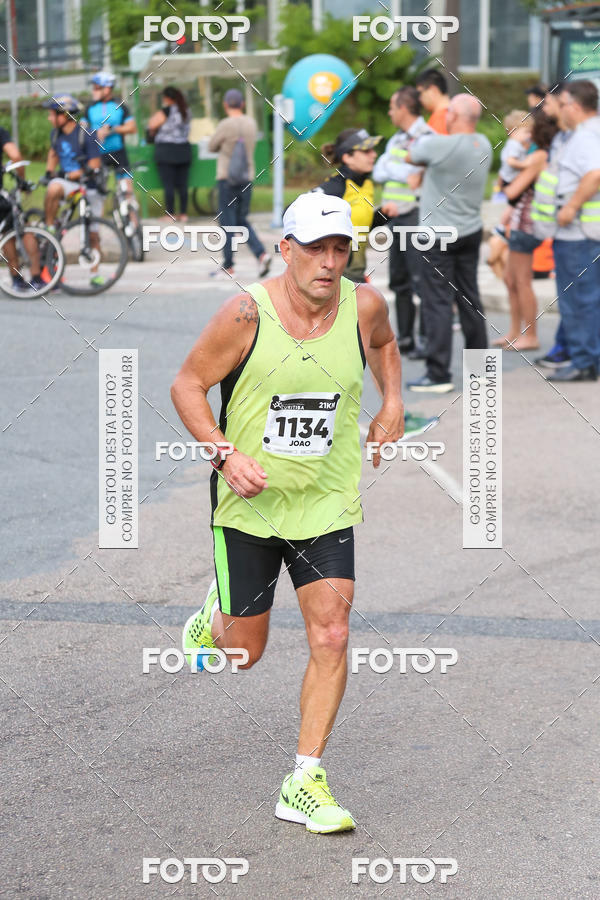 Buy your photos of the eventMeia Maratona Internacional de Curitiba 2018 on Fotop