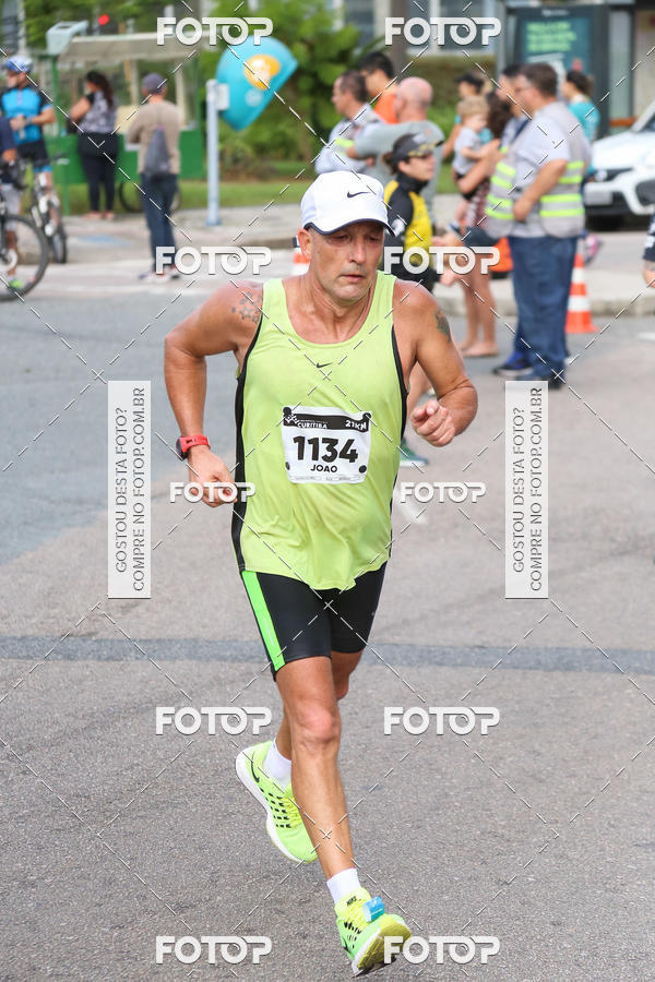 Buy your photos of the eventMeia Maratona Internacional de Curitiba 2018 on Fotop