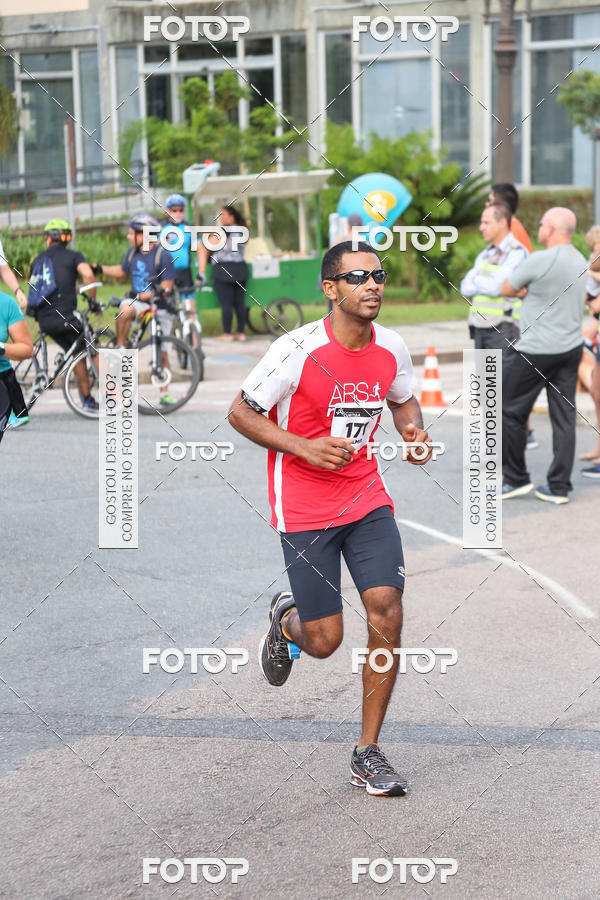 Buy your photos of the eventMeia Maratona Internacional de Curitiba 2018 on Fotop