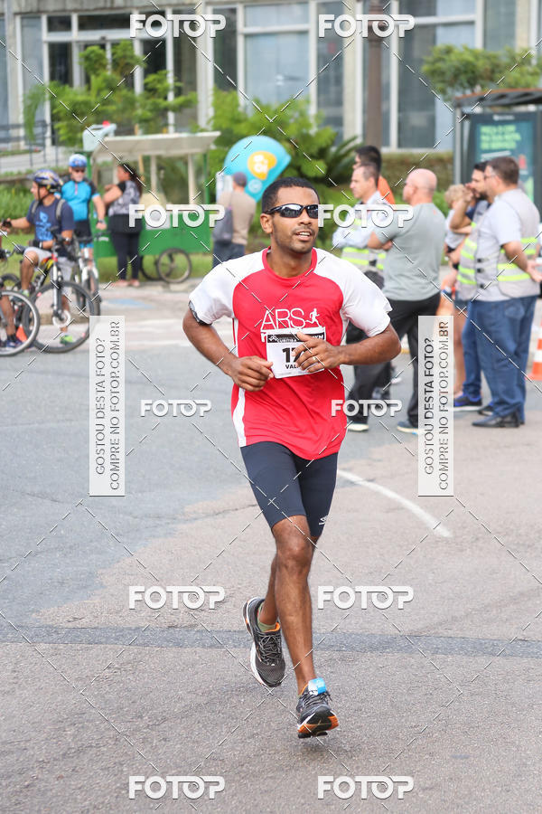 Buy your photos of the eventMeia Maratona Internacional de Curitiba 2018 on Fotop