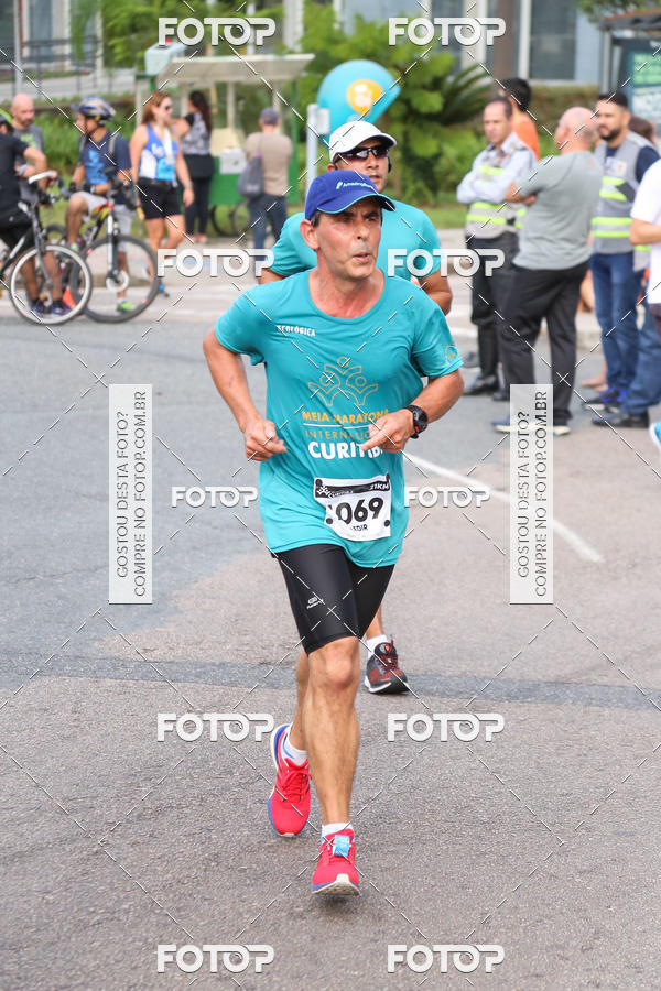 Buy your photos of the eventMeia Maratona Internacional de Curitiba 2018 on Fotop
