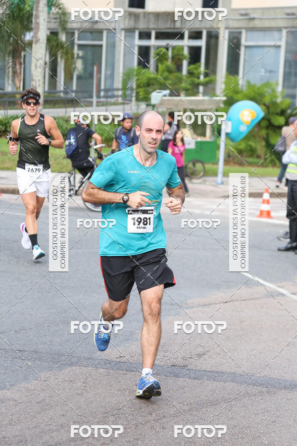 Buy your photos of the eventMeia Maratona Internacional de Curitiba 2018 on Fotop