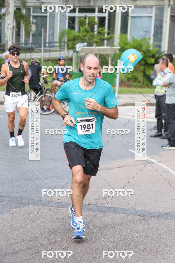 Buy your photos of the eventMeia Maratona Internacional de Curitiba 2018 on Fotop