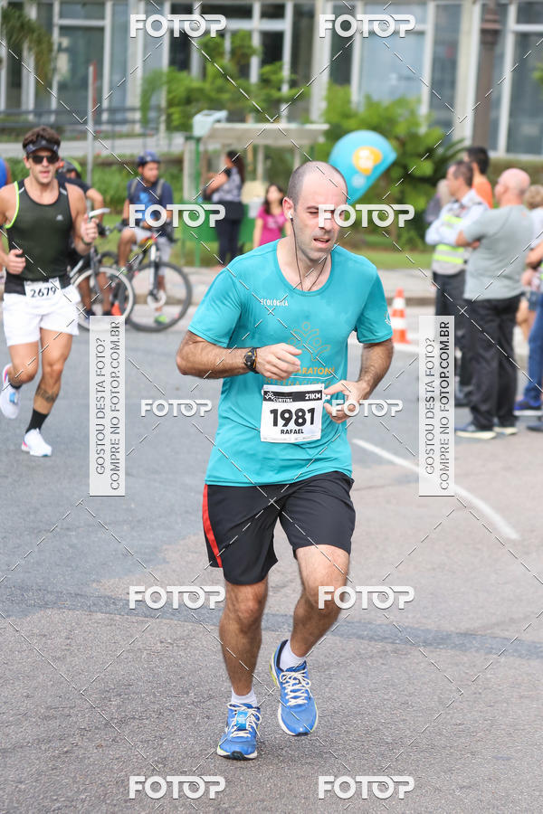 Buy your photos of the eventMeia Maratona Internacional de Curitiba 2018 on Fotop