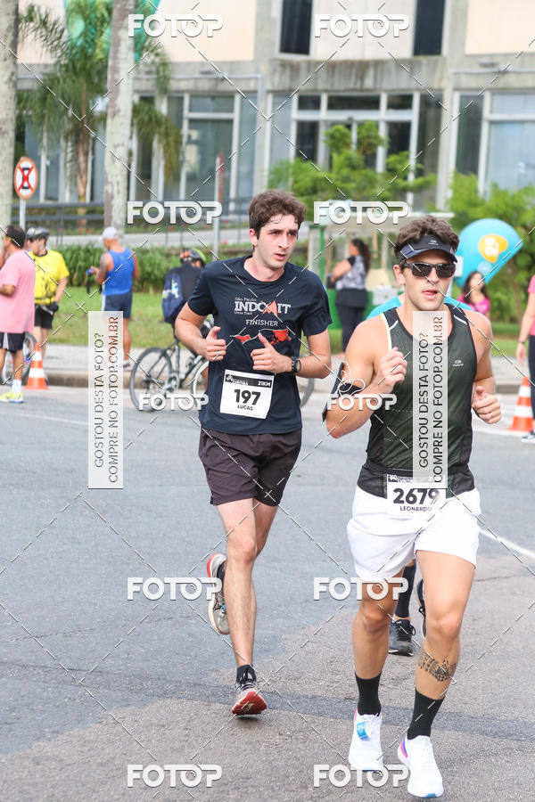 Buy your photos of the eventMeia Maratona Internacional de Curitiba 2018 on Fotop